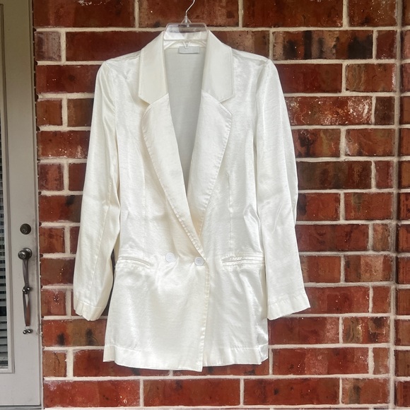 Q2 Satin Blazer - Picture 3 of 15